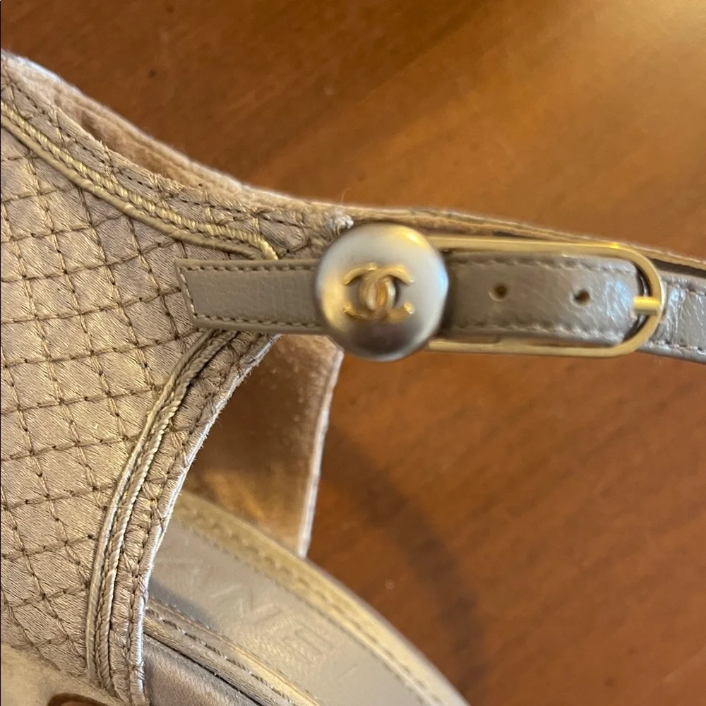 CHANEL silver/grey Textured Heels - Picture 12 of 13